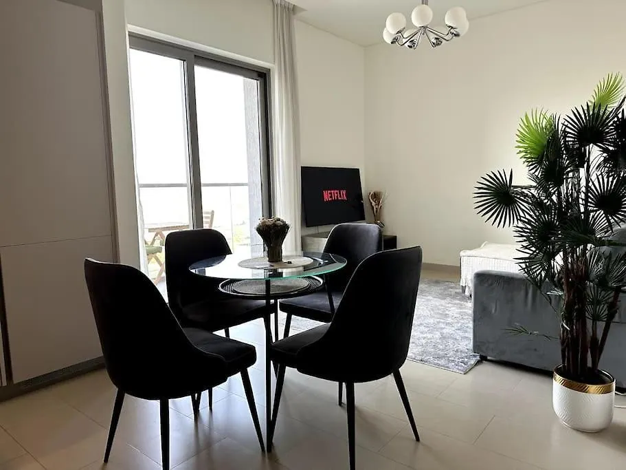 Modern Sobha Building Partial Burj Khalifa View Apartment Dubai 0*,  United Arab Emirates