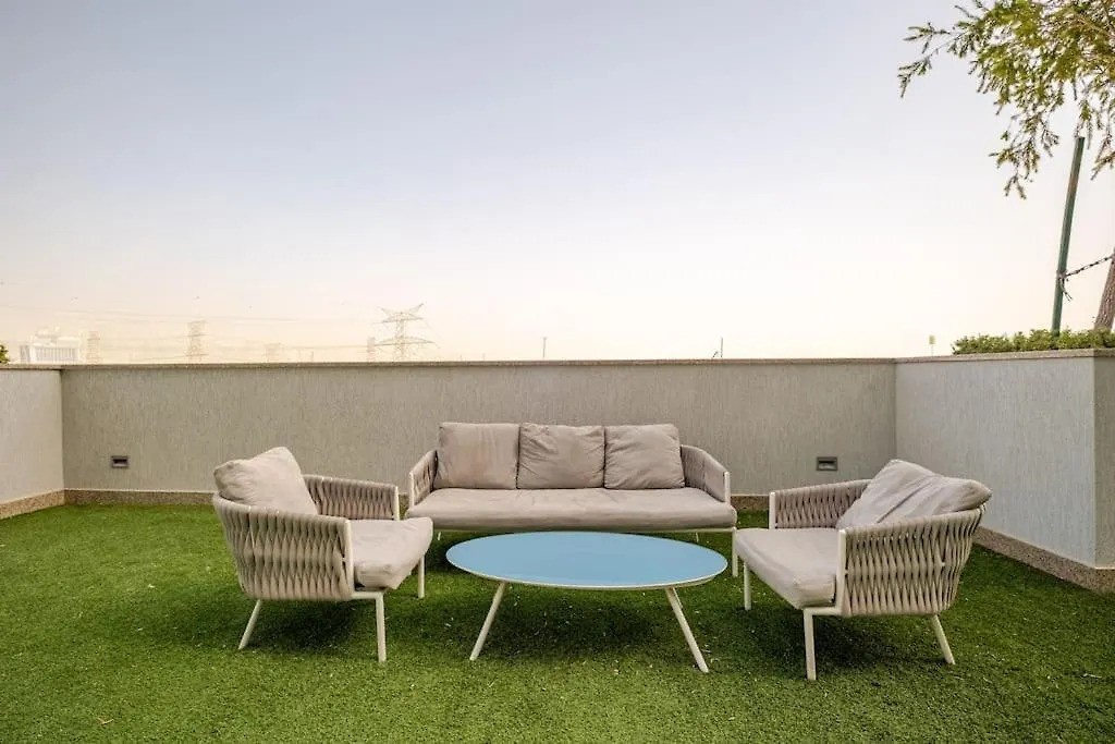 شقة Modern Sobha Building Partial Burj Khalifa View دبي